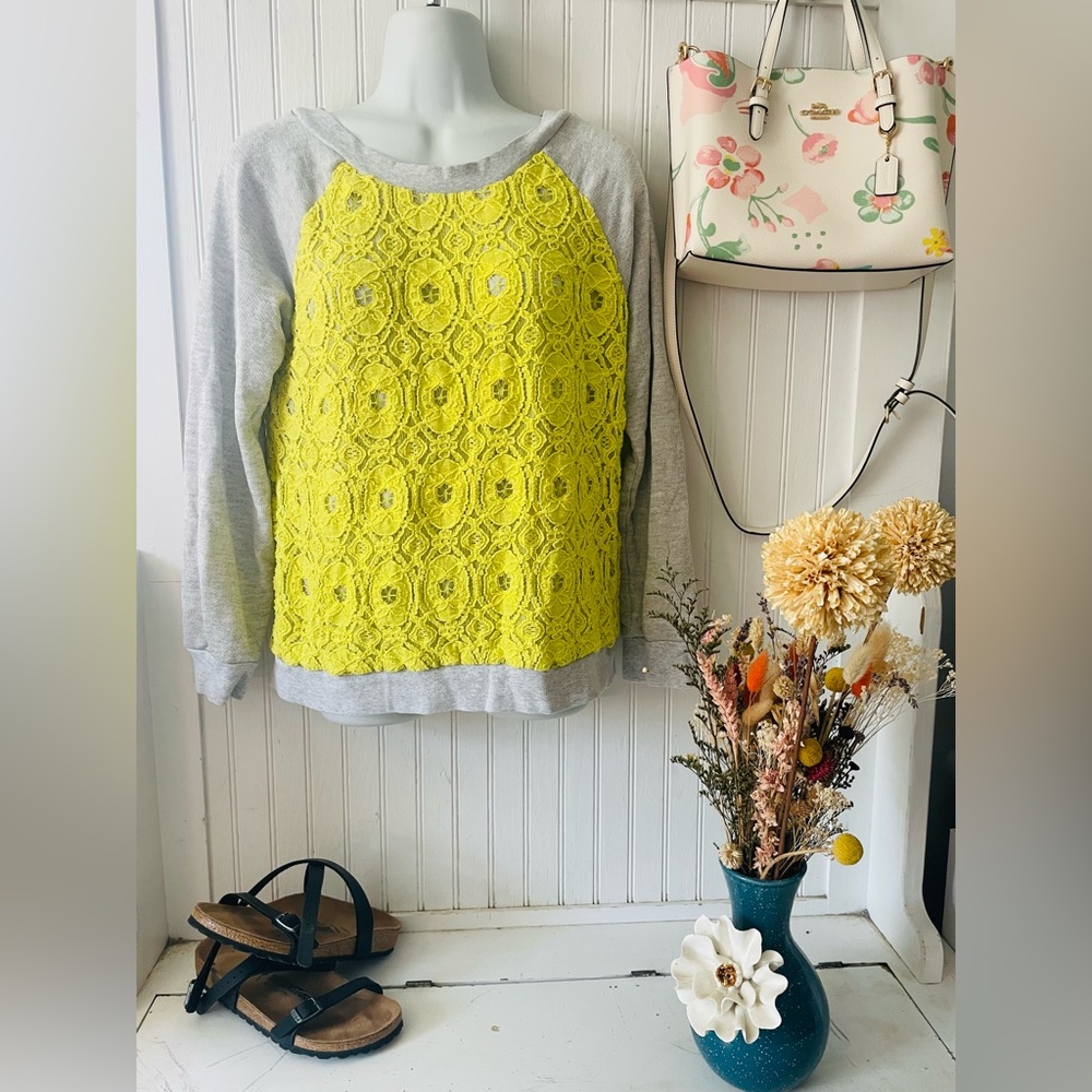 ANTHROPOLOGIE SWEATER